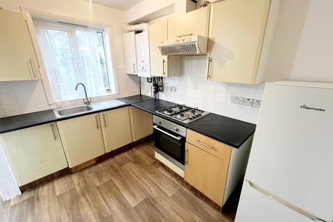 2 bedroom terraced house to rent, Elliman Avenue, Slough