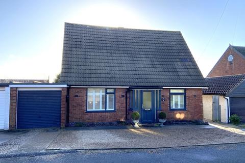 2 bedroom detached bungalow for sale, Hillside, Sheringham NR26