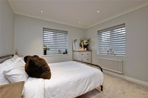 4 bedroom end of terrace house for sale, Dove House Green, Weybridge, Surrey, KT13