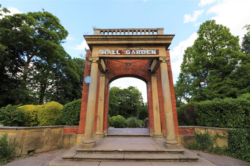 Longford Park -Hall Garden.JPG