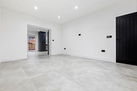 5 Avoca Close, Leicester, LE5 4RA