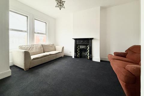 2 bedroom maisonette to rent, Ingatestone Road, South Norwood