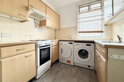 2 bedroom maisonette to rent, Ingatestone Road, South Norwood