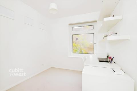 2 bedroom apartment to rent, Brighton Road Sutton SM2