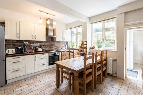 4 bedroom semi-detached house to rent, Vincent Lane, Dorking