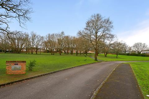 7 Calcott Park, Yateley, GU46 6JJ