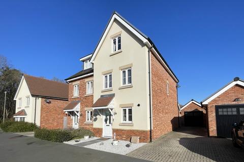 3 bedroom end of terrace house for sale, Yeomans Lane, Camberley GU17