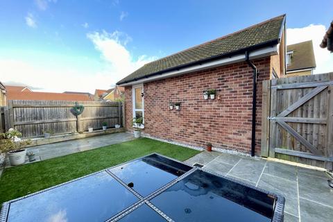 3 bedroom end of terrace house for sale, Yeomans Lane, Camberley GU17