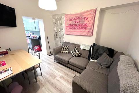 4 bedroom house share to rent, Oxford Street, Swansea