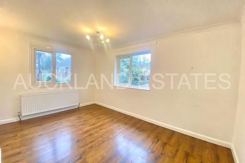 2 bedroom maisonette to rent, The Highlands, Potters Bar EN6