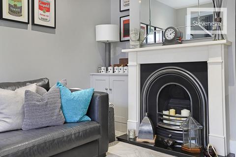 37 Honeycroft, Loughton, IG10 3PR