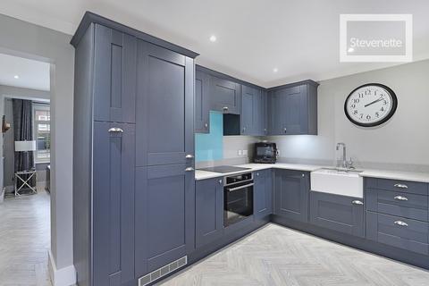 37 Honeycroft, Loughton, IG10 3PR
