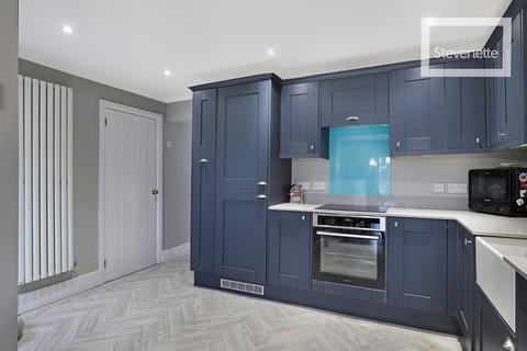 37 Honeycroft, Loughton, IG10 3PR