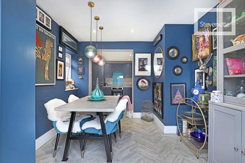 37 Honeycroft, Loughton, IG10 3PR