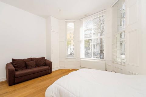 Studio to rent, Highstreet Kensington, High Street Kensington, London, W8