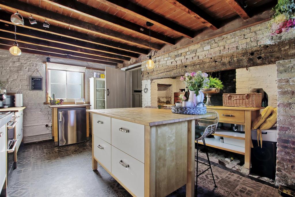 Kitchen 1.jpg