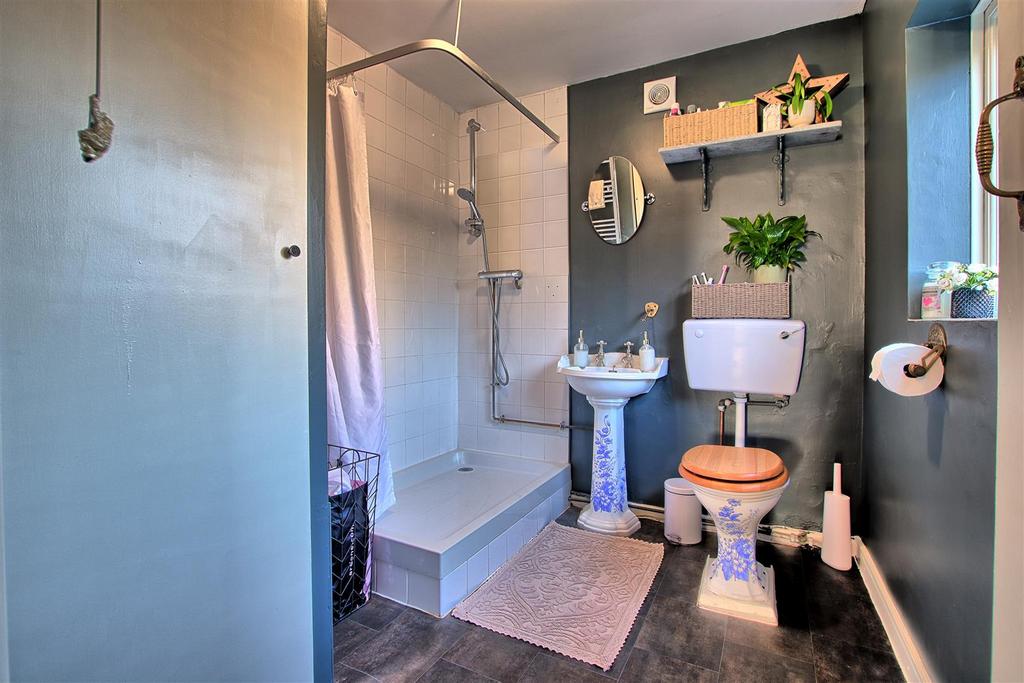 Shower Room 1.jpg