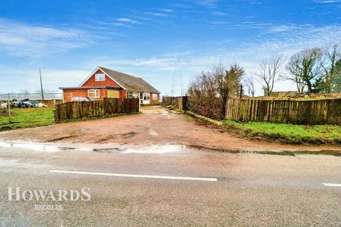 4 bedroom detached bungalow for sale, Halesworth Road, Halesworth