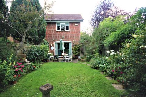 2 bedroom house for sale, Osborne Close, Cockfosters, EN4