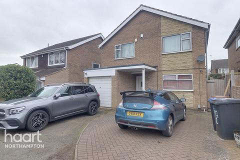 4 bedroom detached house to rent, Middle Mead Court, NORTHAMPTON