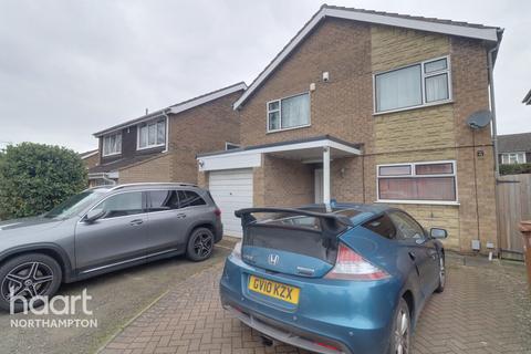 4 bedroom detached house to rent, Middle Mead Court, NORTHAMPTON