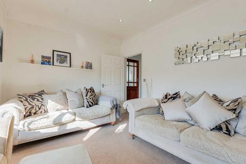 40 Adalia Crescent, Leigh-on-sea, SS9 3SN