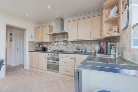 40 Adalia Crescent, Leigh-on-sea, SS9 3SN