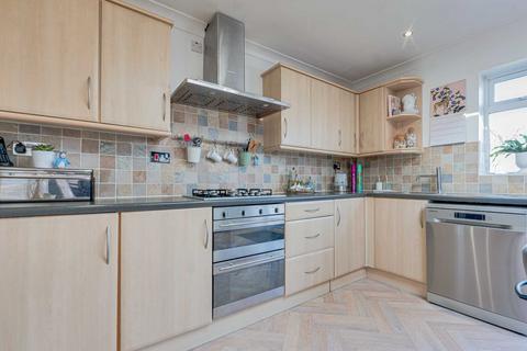 40 Adalia Crescent, Leigh-on-sea, SS9 3SN