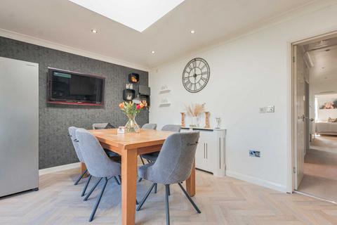 40 Adalia Crescent, Leigh-on-sea, SS9 3SN