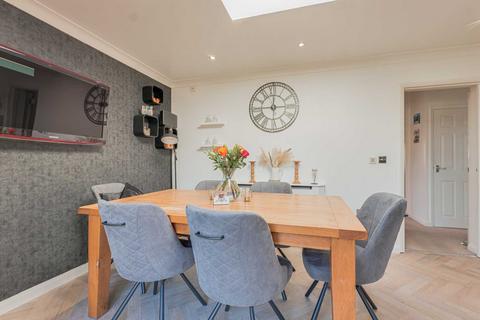 40 Adalia Crescent, Leigh-on-sea, SS9 3SN