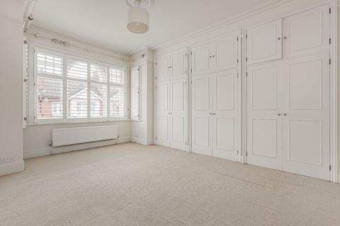 5 bedroom terraced house to rent, Wakehurst Road, London