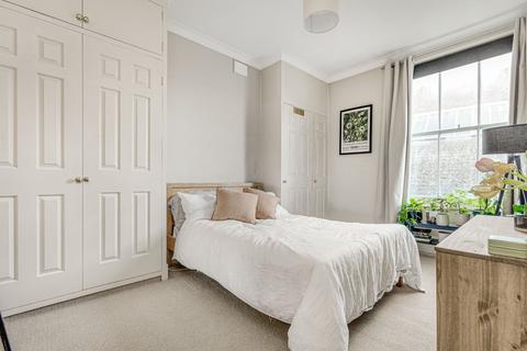 2 bedroom flat to rent, Old Devonshire Road, Balham, London