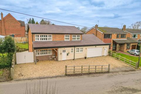 4 bedroom detached house for sale, Top Road, Barnacle, Coventry