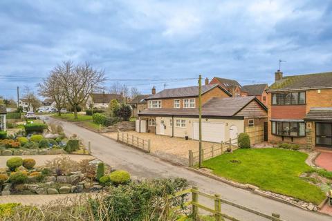 4 bedroom detached house for sale, Top Road, Barnacle, Coventry