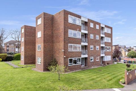 2 bedroom flat for sale, The Crescent, Sidcup