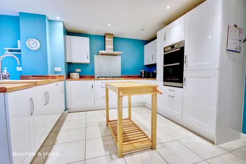 27 Bakers Lane, Long Buckby, Northampton, NN6 7WA