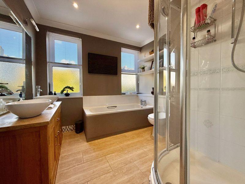 Photo 33