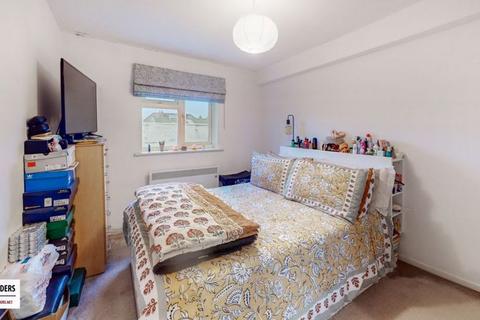 1 bedroom apartment for sale, Thornhill Road, Leyton, E10