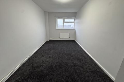 2 bedroom flat for sale, Newmarket Avenue, Northolt