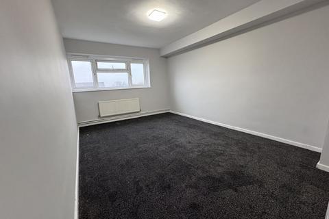 2 bedroom flat for sale, Newmarket Avenue, Northolt