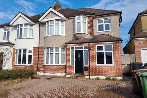 5 bedroom semi-detached house to rent, Mavis Close, Epsom