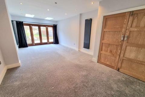 5 bedroom semi-detached house to rent, Mavis Close, Epsom