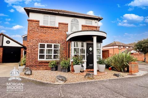 3 bedroom detached house for sale, Ilmington Drive, Basildon