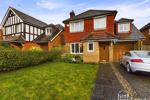 4 bedroom detached house to rent, Ashurst Place, Gillingham