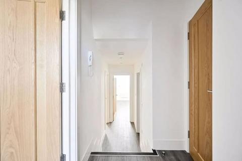 3 bedroom flat to rent, Three Bedroom flat to let in Earls Court