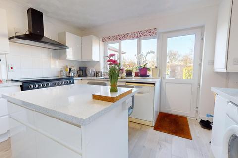 3 bedroom bungalow for sale, Summers End, Kingsnorth TN23 3ED