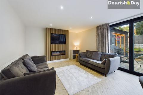 6 Alsop Crest, Acton Trussell, Stafford, ST17 0SJ