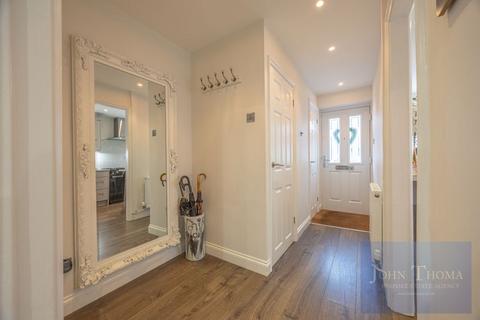 3 bedroom terraced house for sale, Maypole Drive, Chigwell IG7