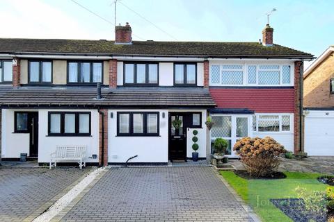 3 bedroom terraced house for sale - Maypole Drive, Chigwell IG7