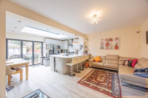 30 Lancelot Road, Hainault, Ilford, IG6 3BE